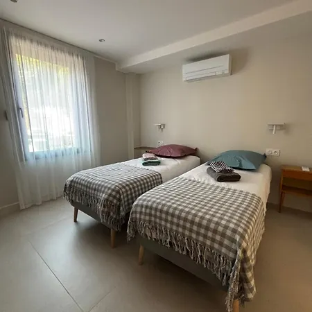 La Grange Apartment *